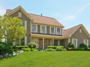 365 Stone Fence Rd, Vernon Hills, IL 60061