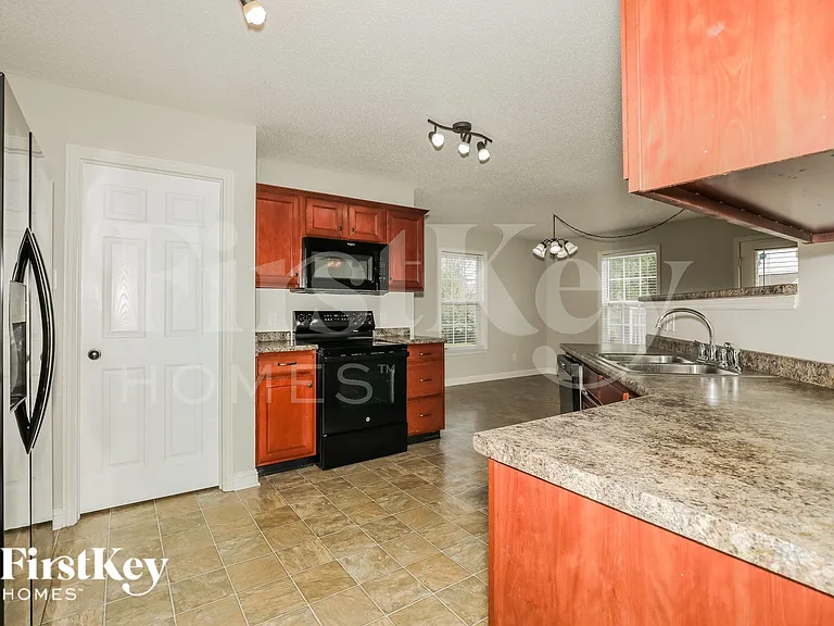 1443 Dowell St — Photo 7