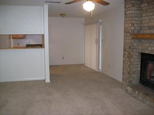 3rd image of 1815 Cedarhill Dr APT A