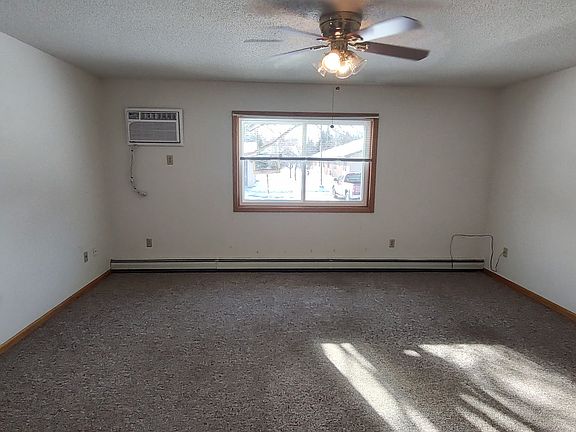 4th image of 741 W 2nd St #2