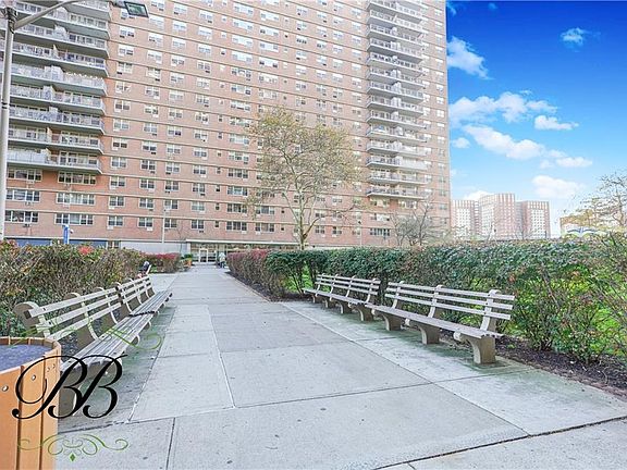 4th image of 2928 W 5th St APT 4G