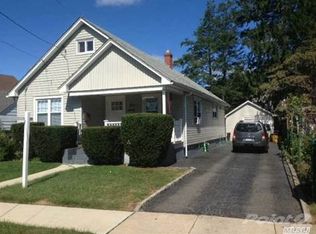 164 3rd St, Hicksville, NY 11801