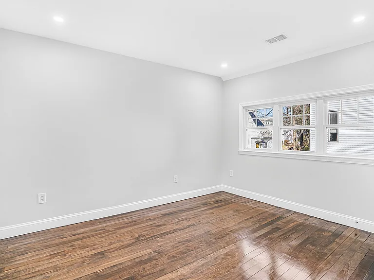 77 Maverick St #1 — Photo 3