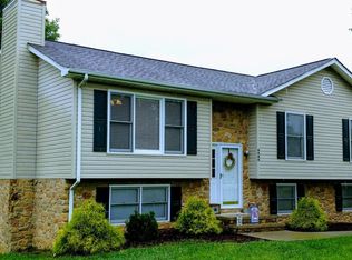 6909 Wood Haven Rd, Roanoke, VA 24019