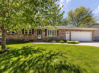 943 Patricia Ann Dr, Dubuque, IA 52003