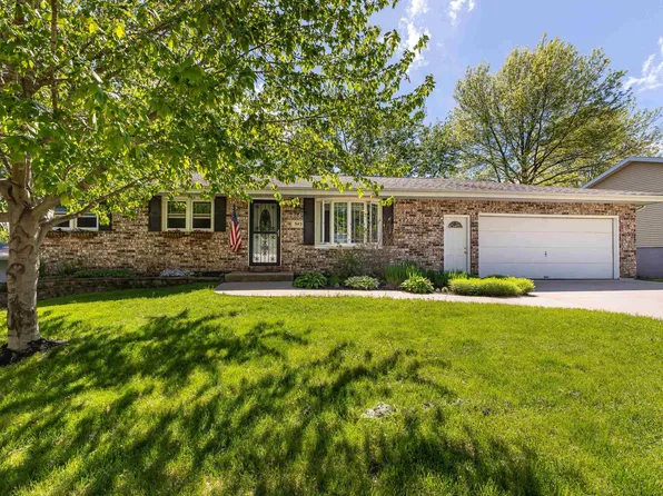 943 Patricia Ann Dr, Dubuque, IA 52003