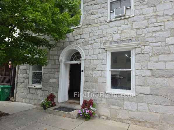 102 N Bedford St, Carlisle, PA 17013