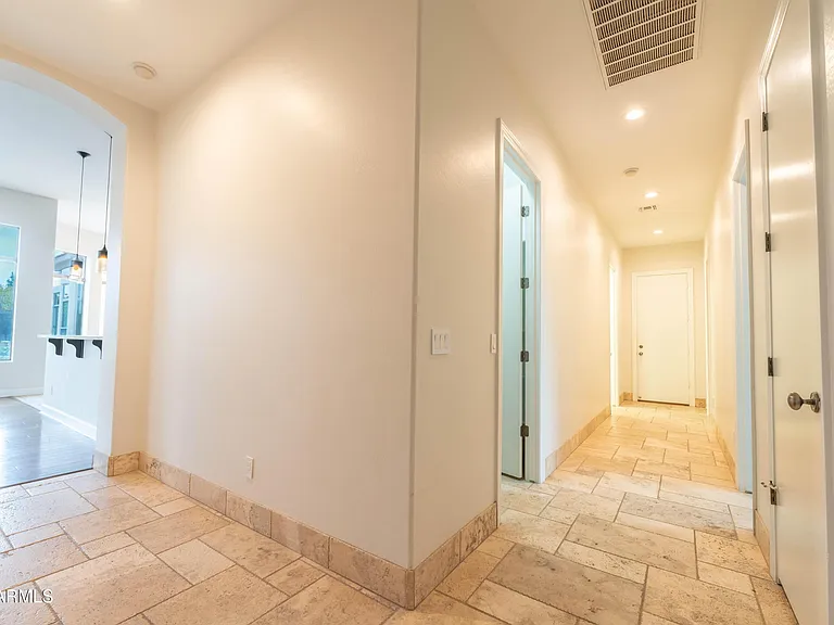 3552 E Jaeger Cir — Photo 32