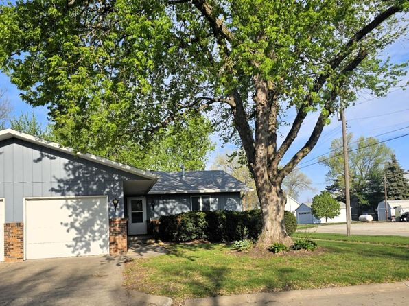 401 S Apple St, Shickley, NE 68436