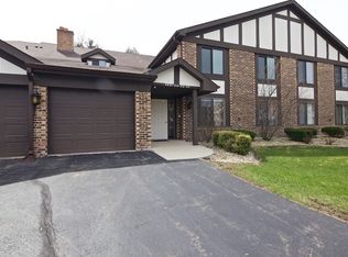 5853 Buck Ct #9-1, Westmont, IL 60559