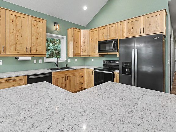 5th image of 128 Amsterdam Dr