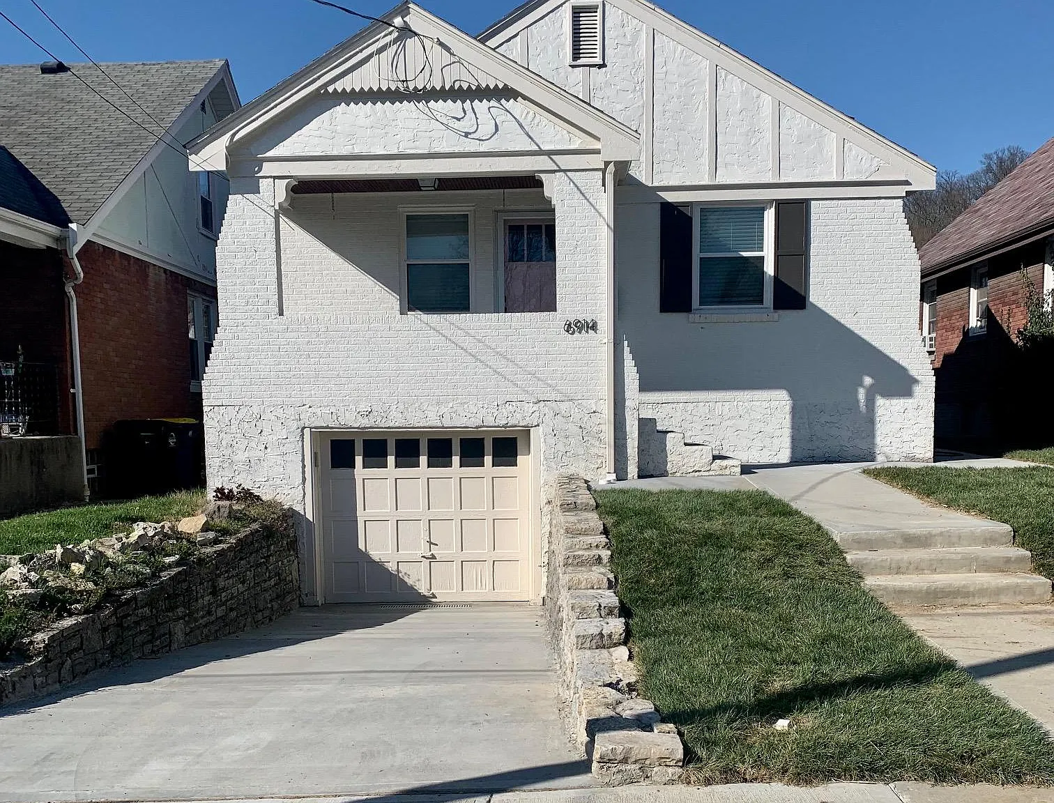 2 bed, 1048 sqft, $2,050 — Photo 1