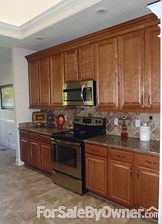 Kitchen : Beautiful Kitchen with Skylight, Granite and Stainless Appliances