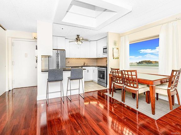 2nd image of 3220 Fairfield Ave Penthouse D