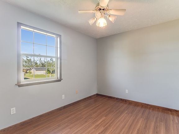 5th image of 714 S Lake Ct