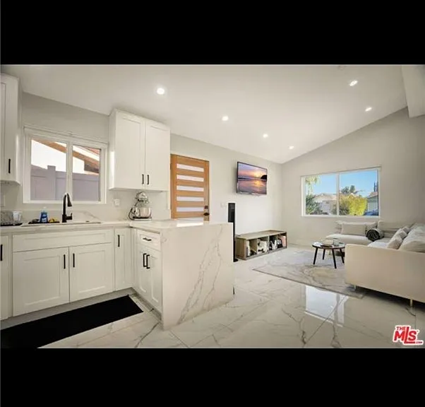 23341 Hartland St — Photo 8