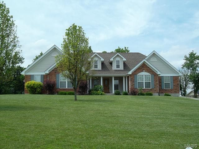 1st image of 275 Bennington Dr