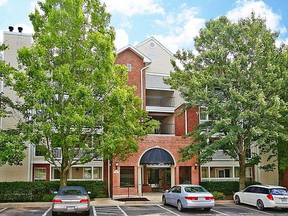 4th image of 1524 Lincoln Way APT 231
