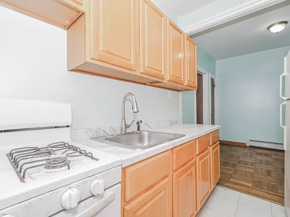 2418 East 23rd Street image 13 of 40