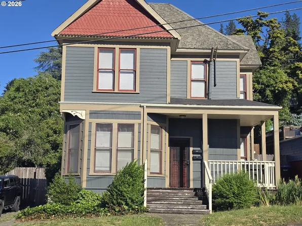925 SE Main St, Roseburg, OR 97470