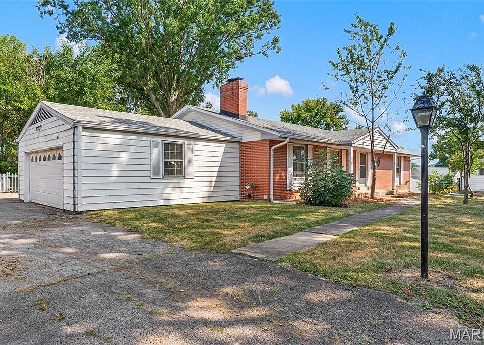 1st image of 17 Dorclin Ln