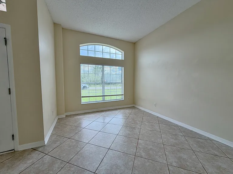 32 Forest Grove Dr — Photo 3
