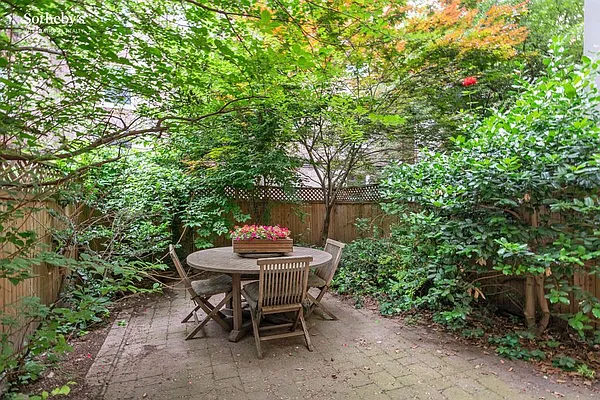 Rented by Sotheby's International Realty | media 16