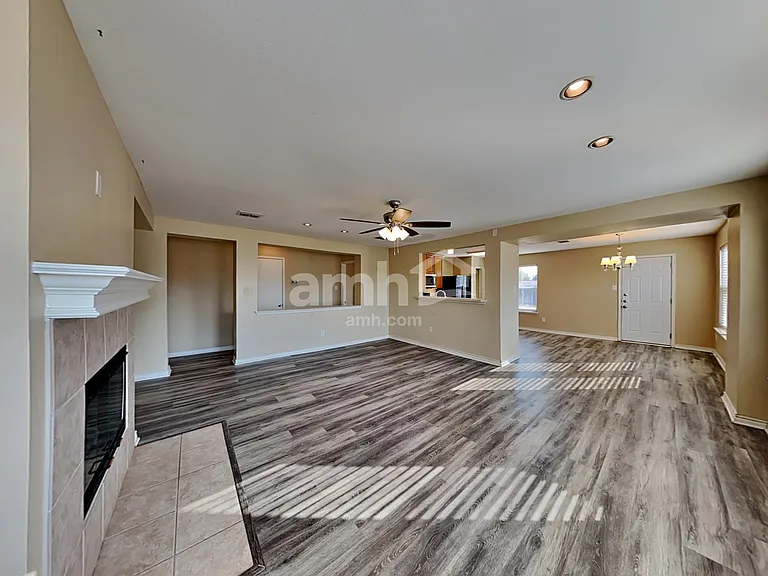128 Stanford — Photo 8