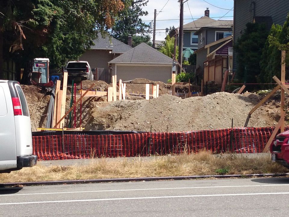 2nd image of 2448A Queen Anne Ave N