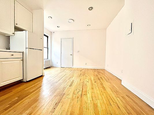 1st image of 308 E 78th St #36