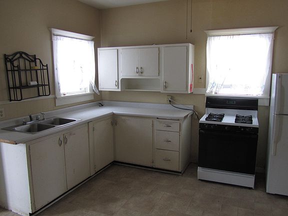 2nd image of 518 4th St S