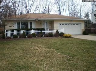 8265 Brentwood Dr, Olmsted Falls, OH 44138
