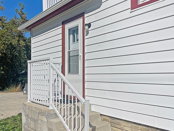 3rd image of 2630 Erie Ave #B