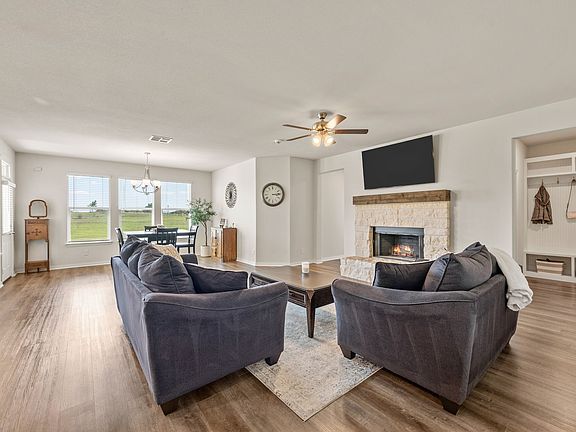 5th image of 120 Croft Ct
