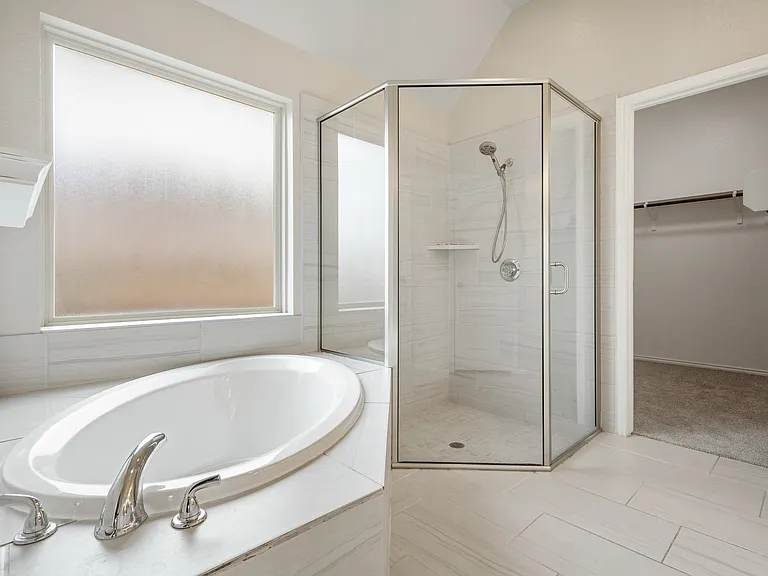 2434 Valencia Crst — Photo 19
