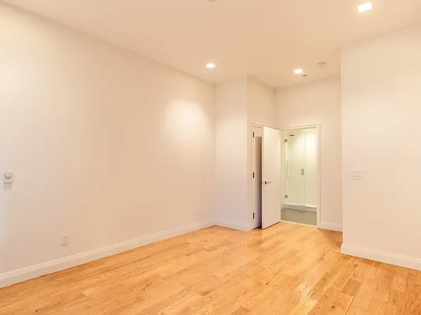 391 Broadway image 17 of 19