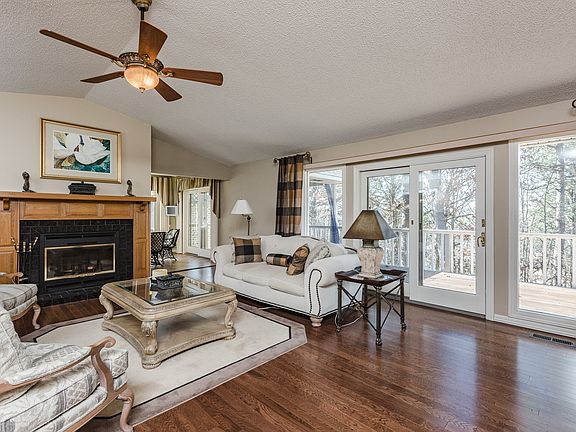 3rd image of 5 Newnham Cir