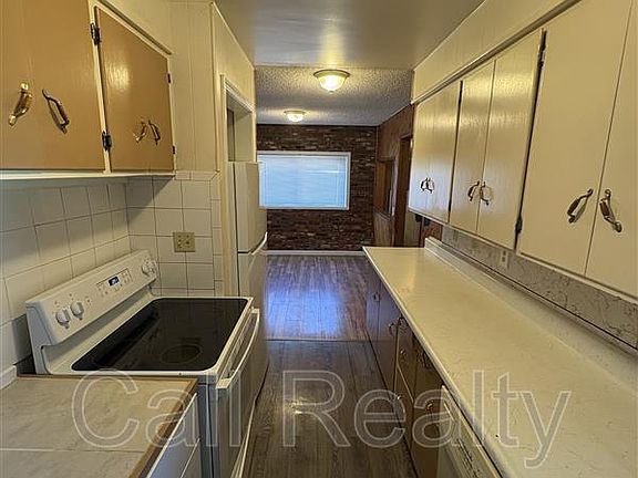 5th image of 1210 N Locust Rd