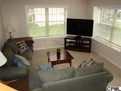 517 Indian Rock - Living Room
