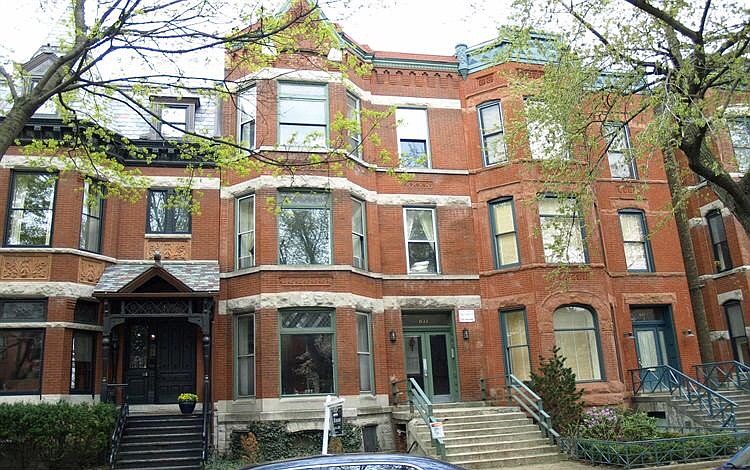 1st image of 633 W Fullerton Pkwy APT 3