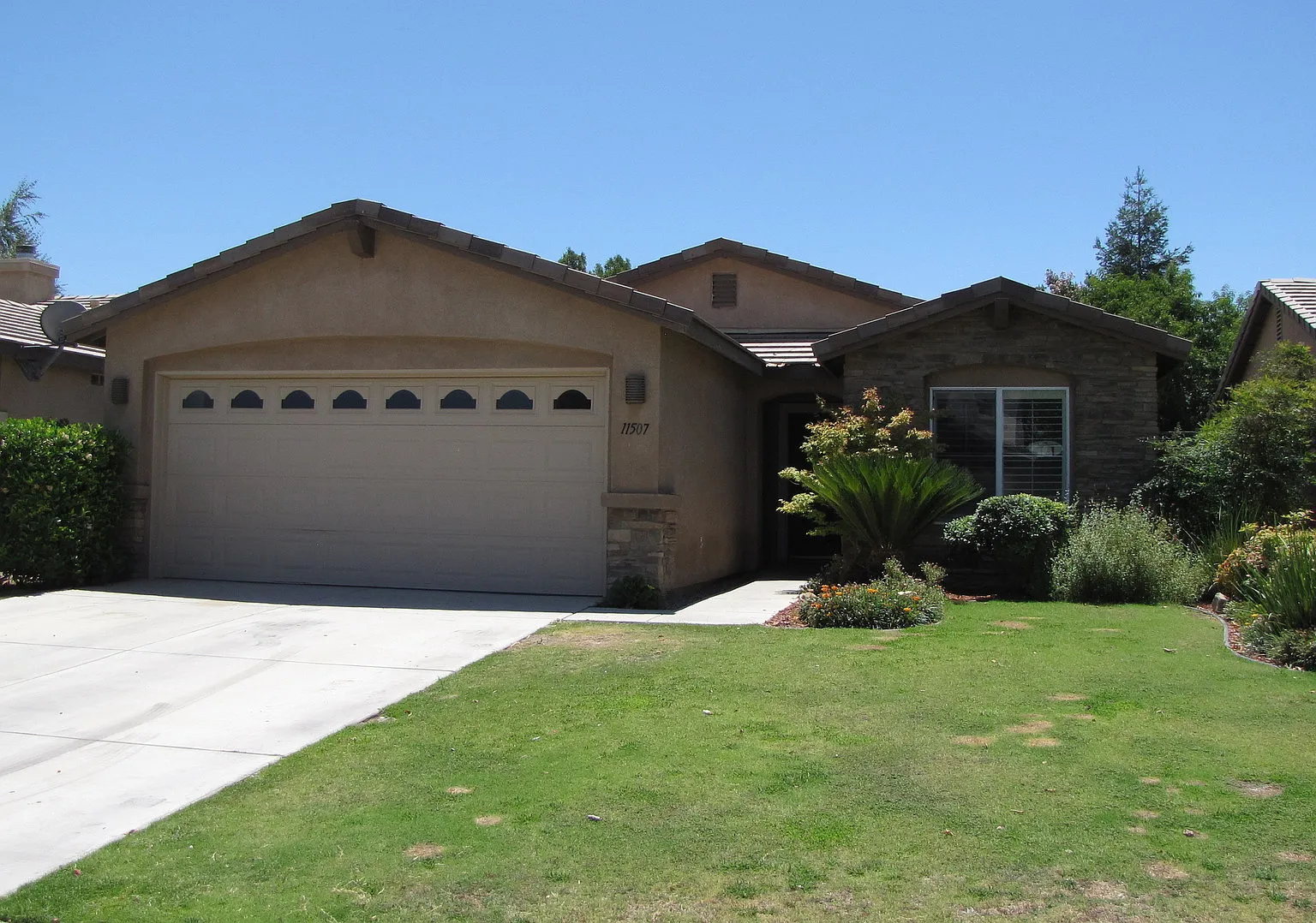 Seven Oaks at Grand Island Home — Photo 1