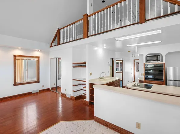 3004 South 10th STREET, Milwaukee, WI 53215