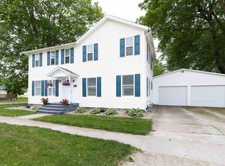 208 E North St, Bourbon, IN 46504