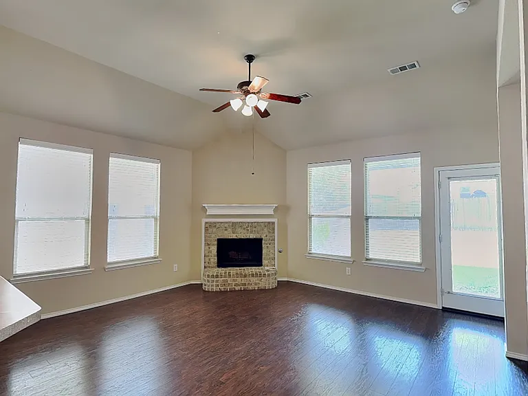 10649 Vista Heights Blvd — Photo 2