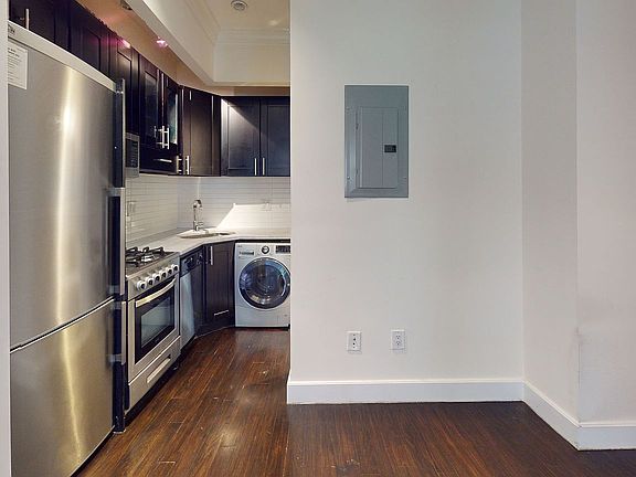 4th image of 228 E 84th St APT 4B