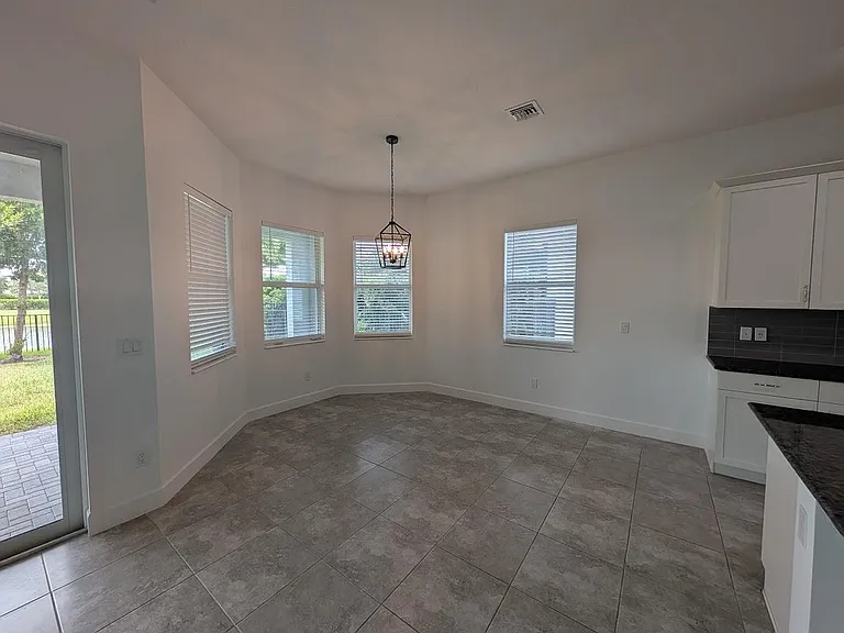 4613 Citron Way — Photo 8