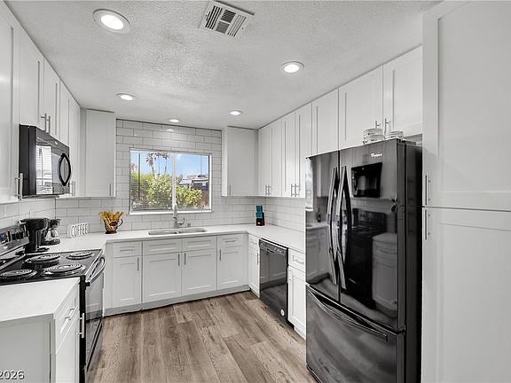 4th image of 805 N 19th St