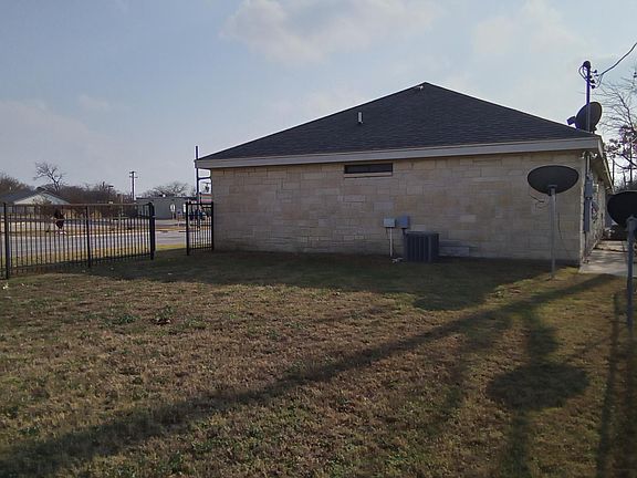 4th image of 1901 Westsouth Dr #C