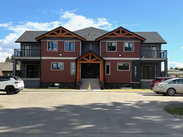4507 48th Ave, Sylvan Lake, AB T4S 1N8