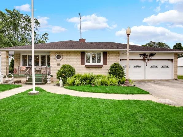 194 W Adams St, Manteno, IL 60950